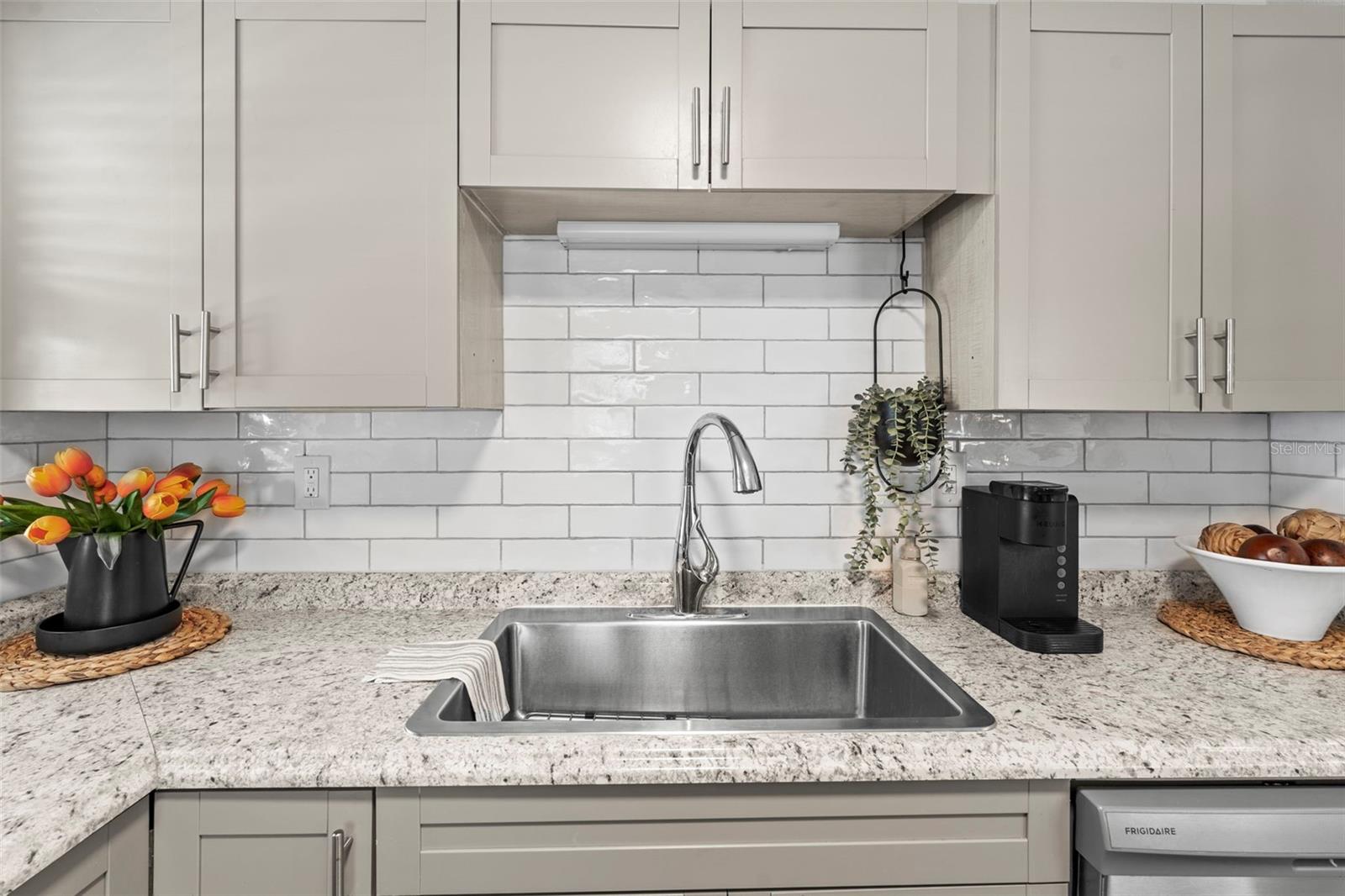 Listing photo id 6 for 512 Flame Tree Drive