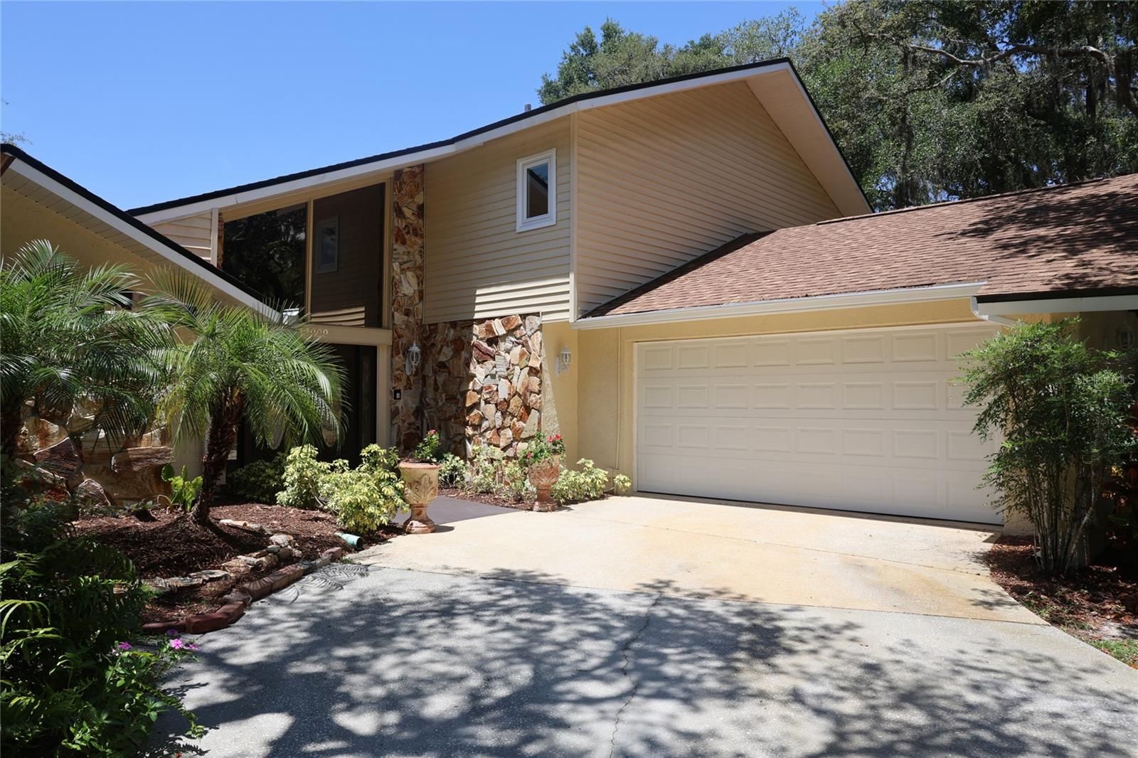 Listing photo id 12 for 12929 Sugar Creek Boulevard