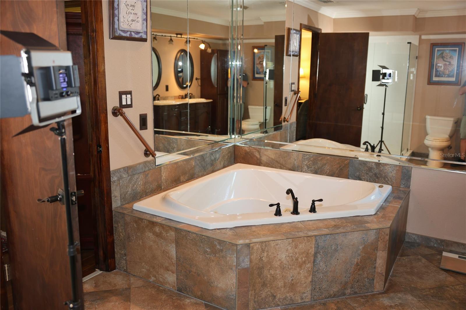 Listing photo id 59 for 12929 Sugar Creek Boulevard