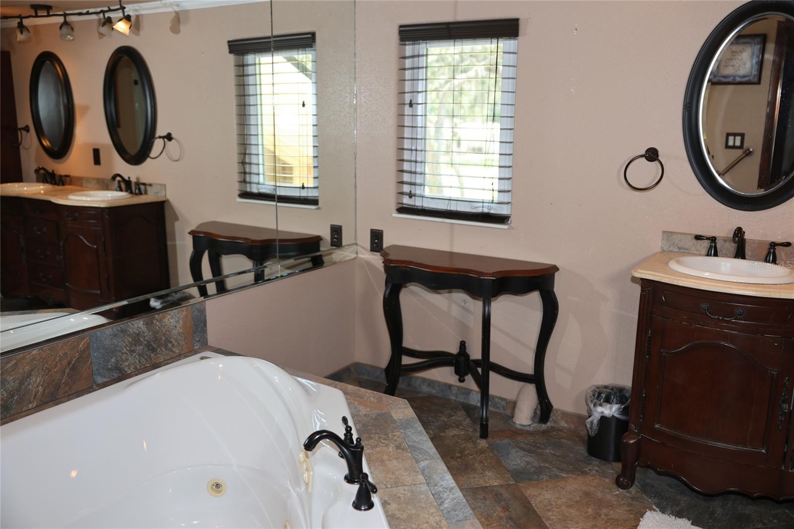 Listing photo id 60 for 12929 Sugar Creek Boulevard