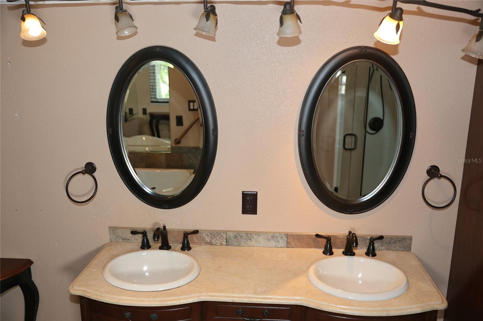 Listing photo id 63 for 12929 Sugar Creek Boulevard