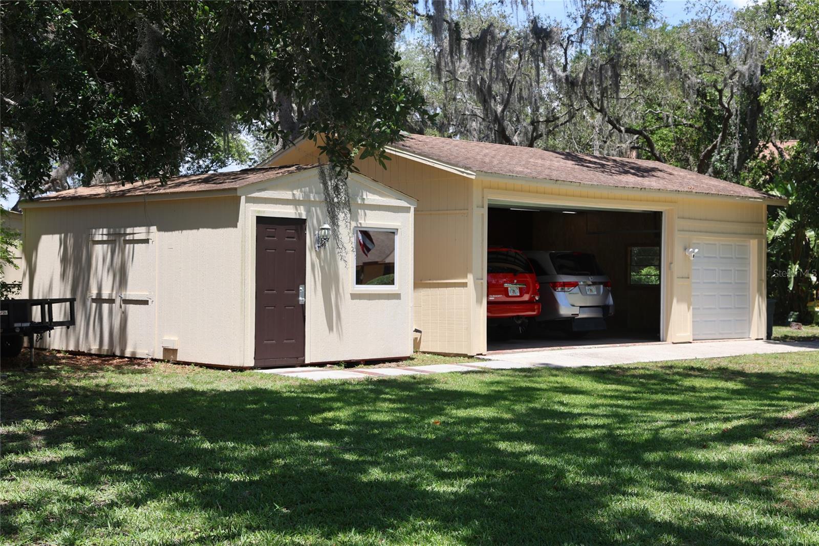 Listing photo id 5 for 12929 Sugar Creek Boulevard