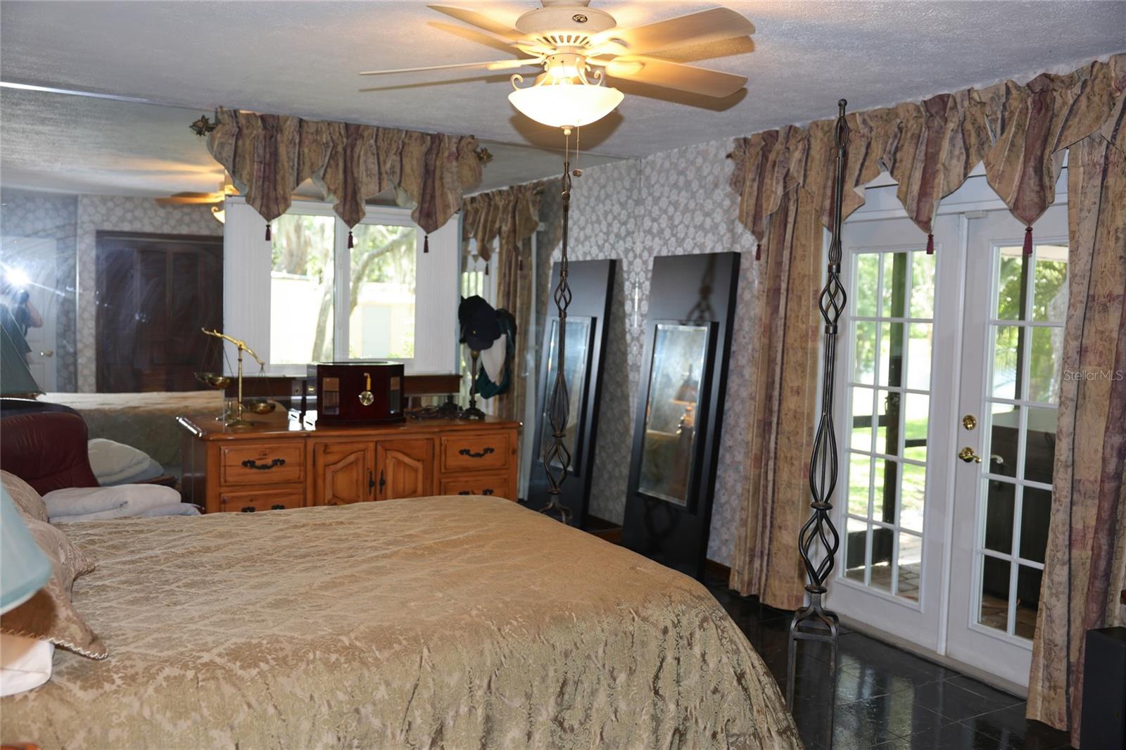 Listing photo id 70 for 12929 Sugar Creek Boulevard