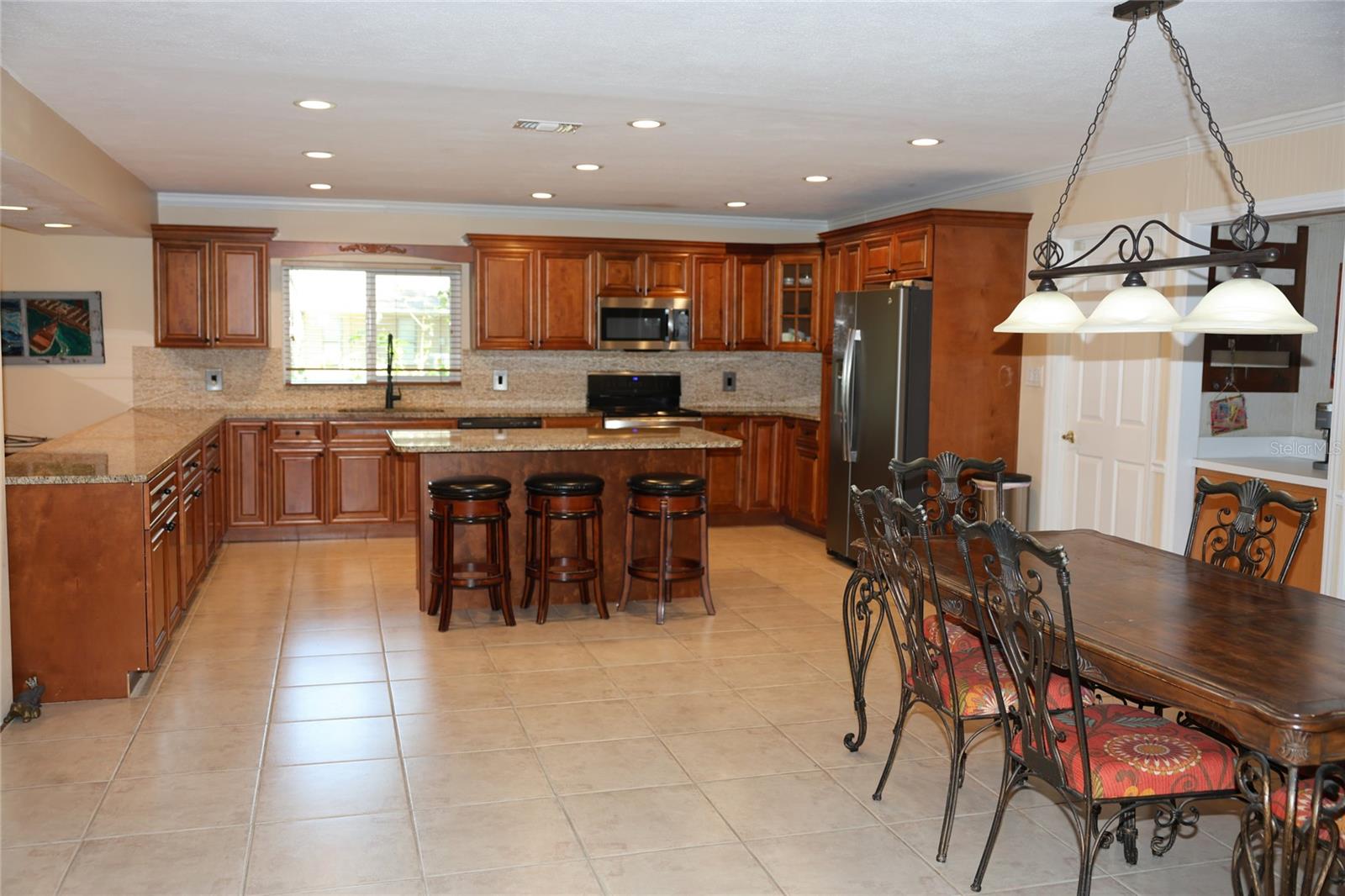 Listing photo id 77 for 12929 Sugar Creek Boulevard