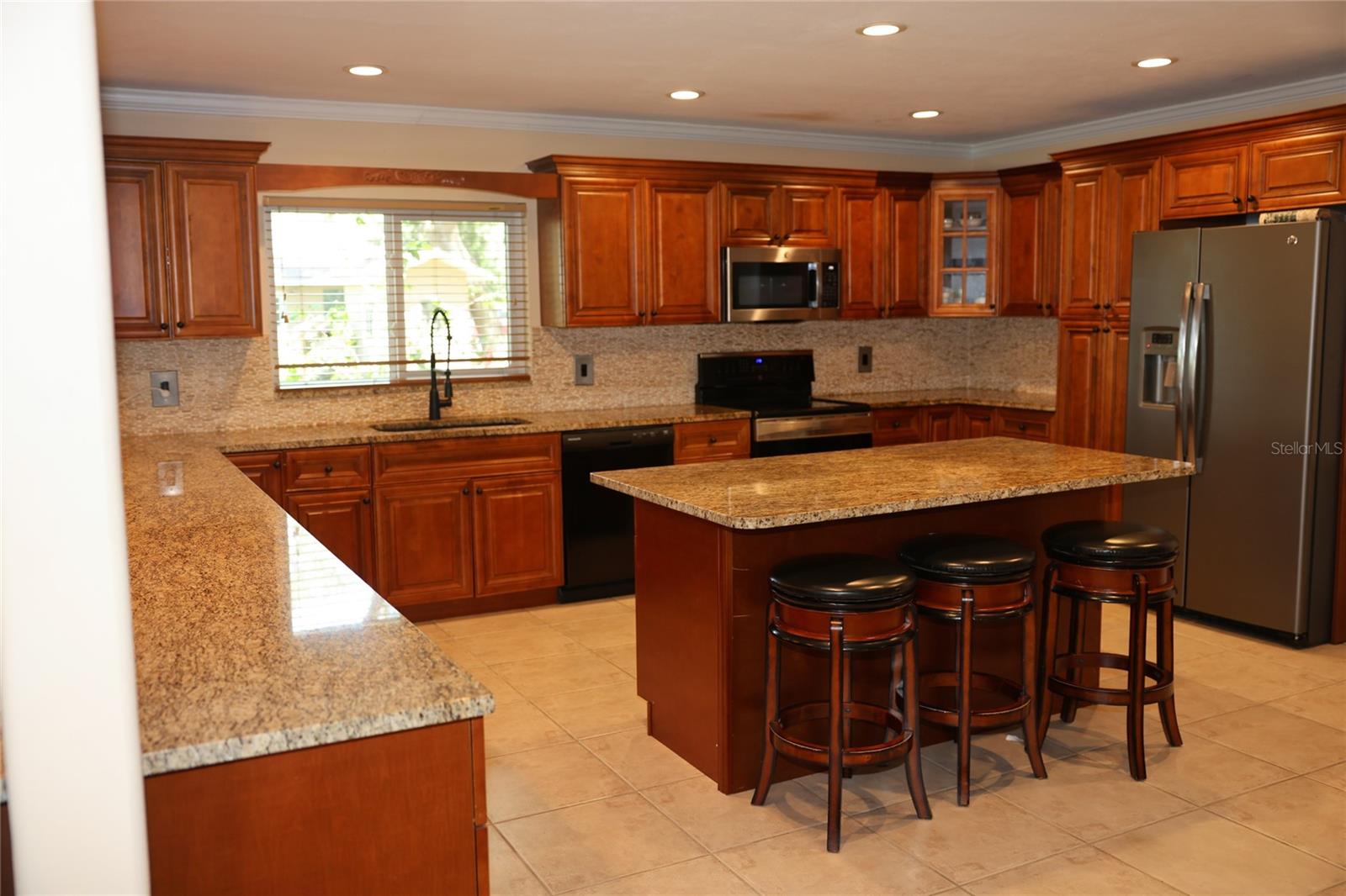 Listing photo id 79 for 12929 Sugar Creek Boulevard