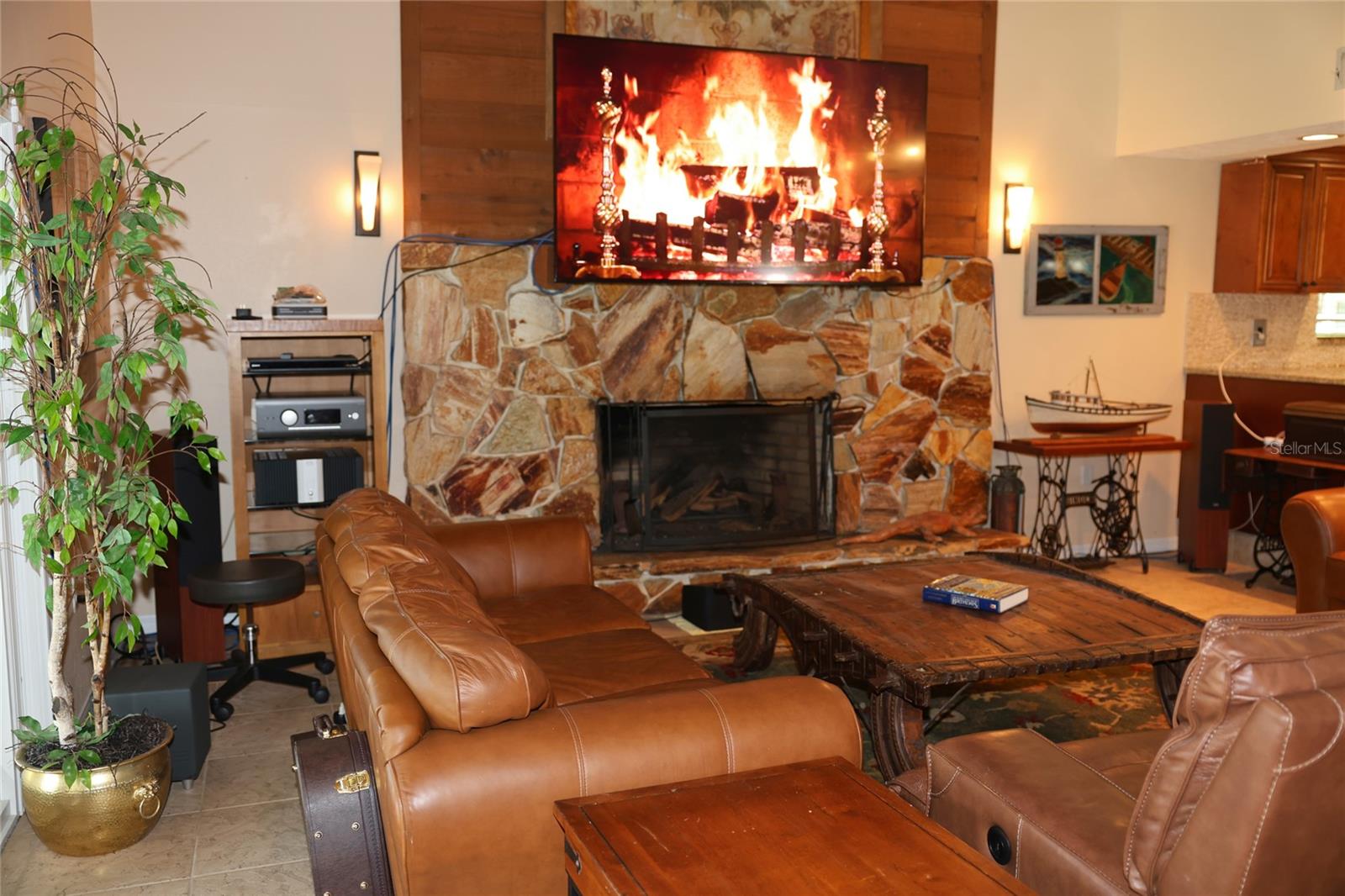 Listing photo id 92 for 12929 Sugar Creek Boulevard
