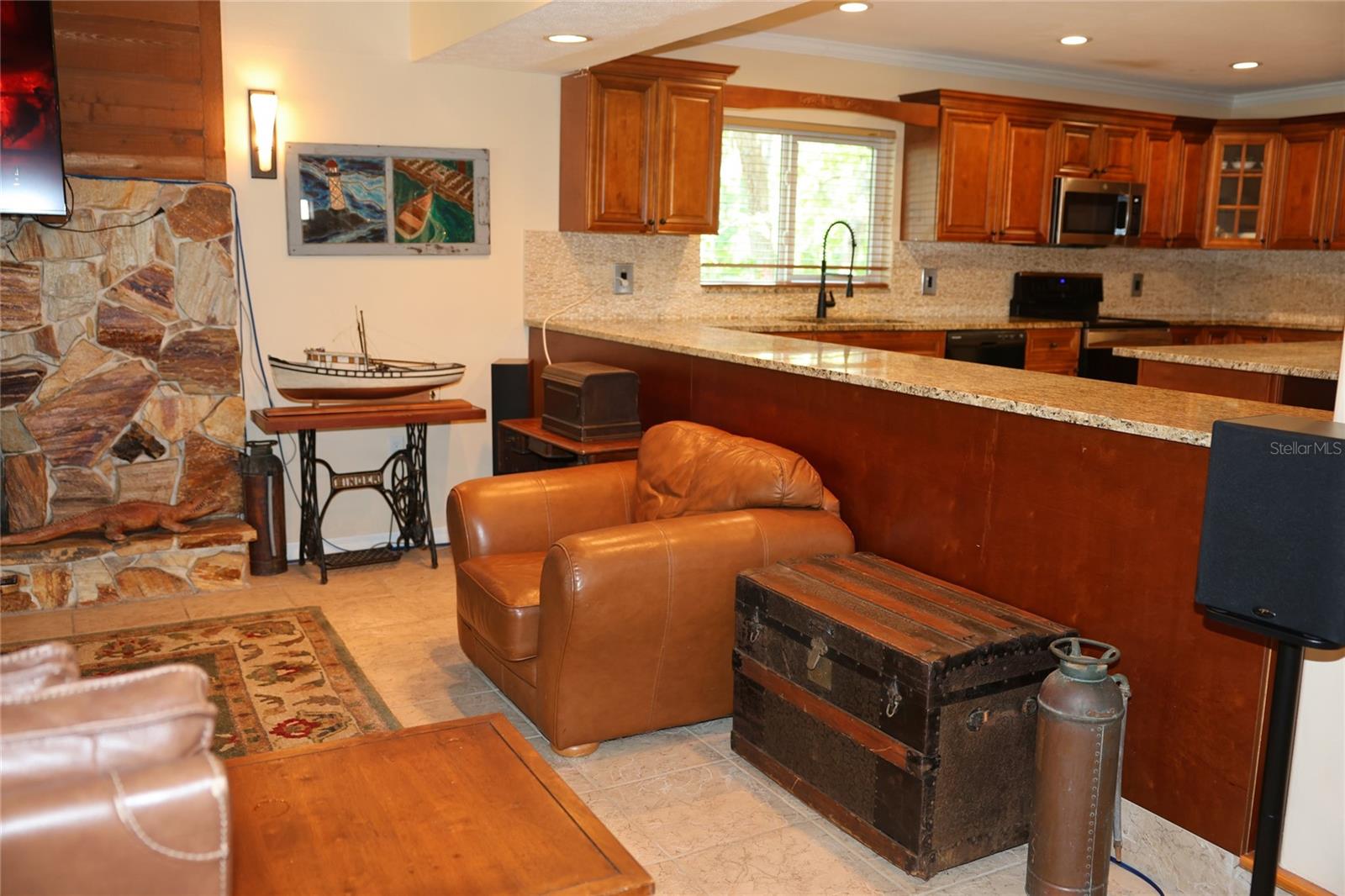 Listing photo id 93 for 12929 Sugar Creek Boulevard