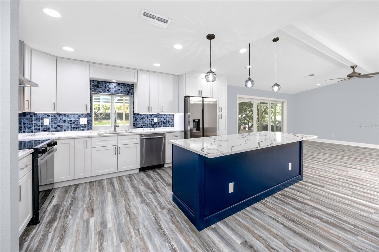 Listing photo id 12 for 9909 San Mateo Way