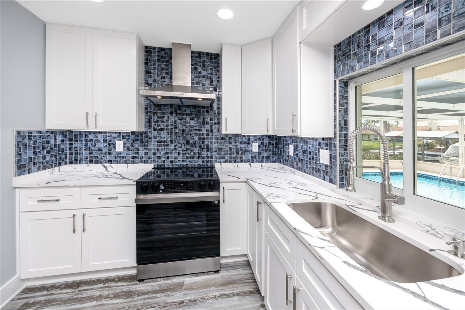 Listing photo id 13 for 9909 San Mateo Way