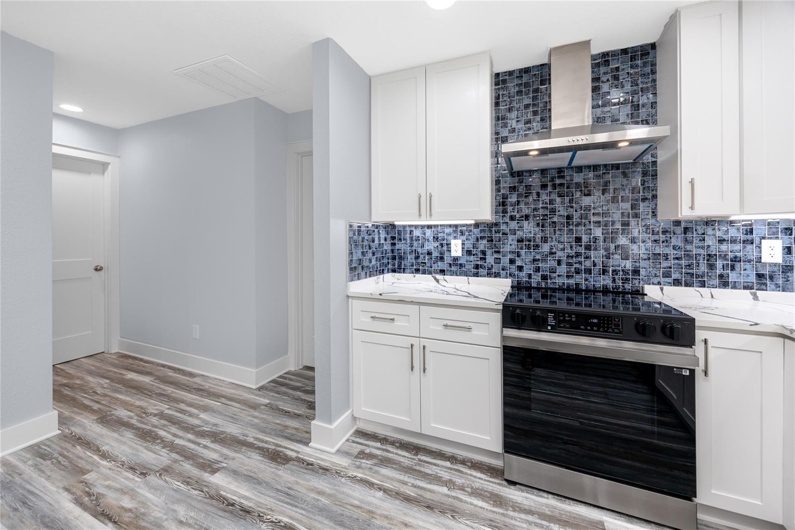 Listing photo id 15 for 9909 San Mateo Way