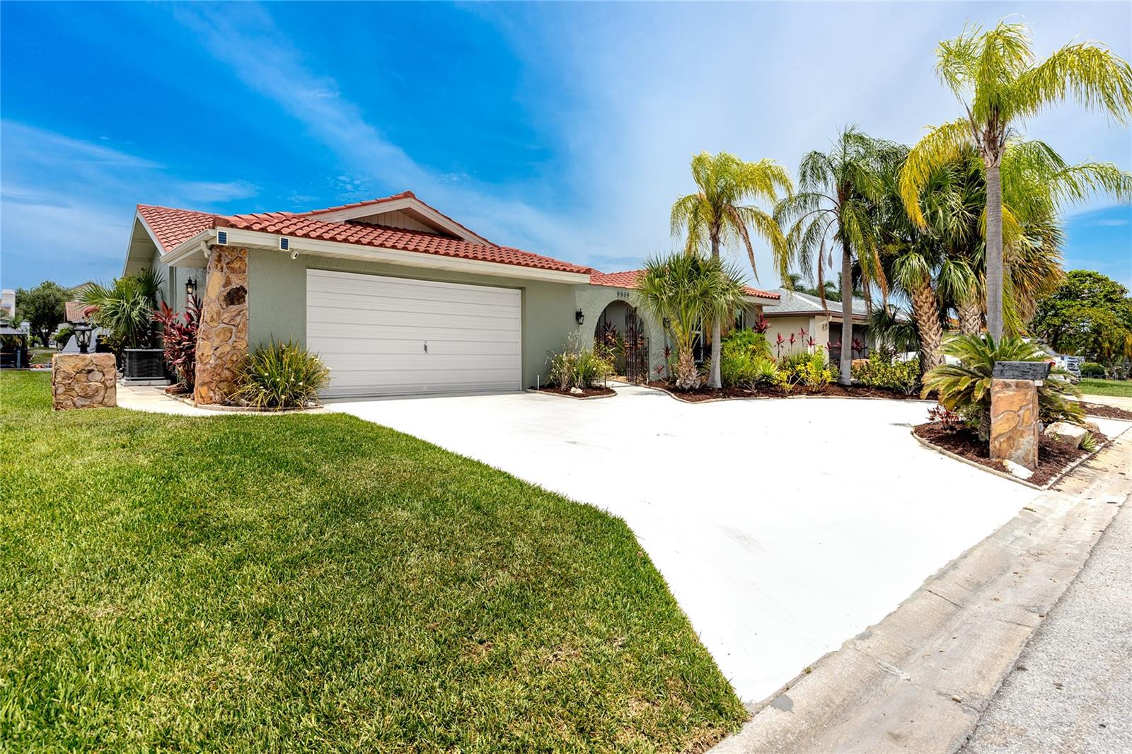 Listing photo id 0 for 9909 San Mateo Way