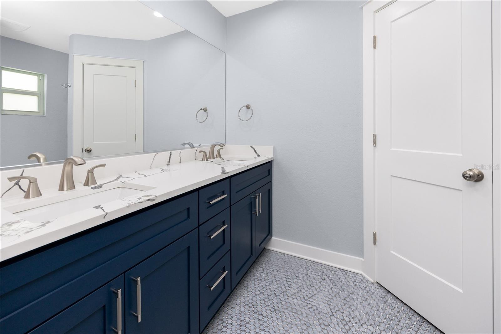 Listing photo id 21 for 9909 San Mateo Way
