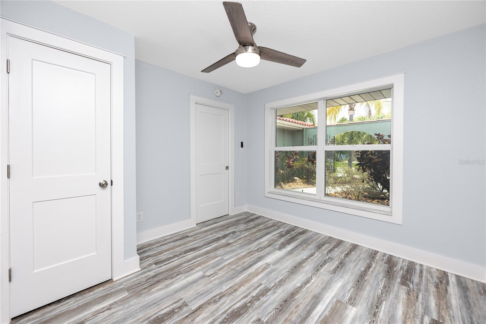 Listing photo id 23 for 9909 San Mateo Way