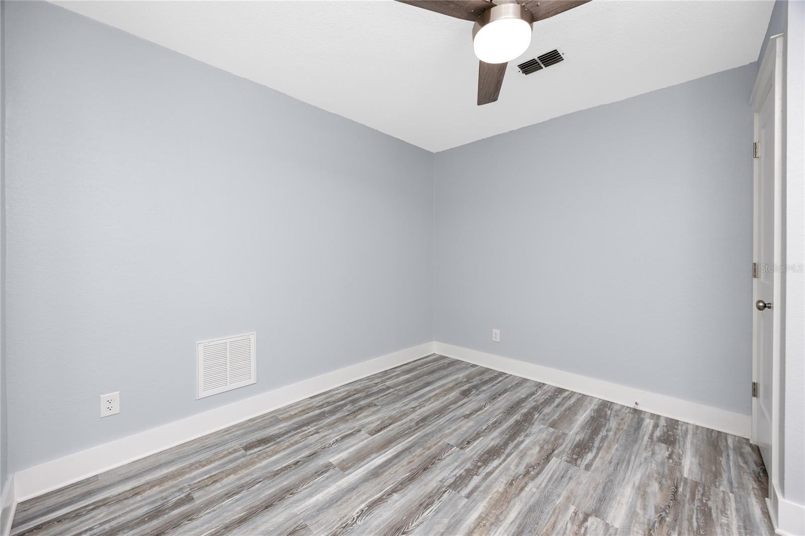 Listing photo id 24 for 9909 San Mateo Way