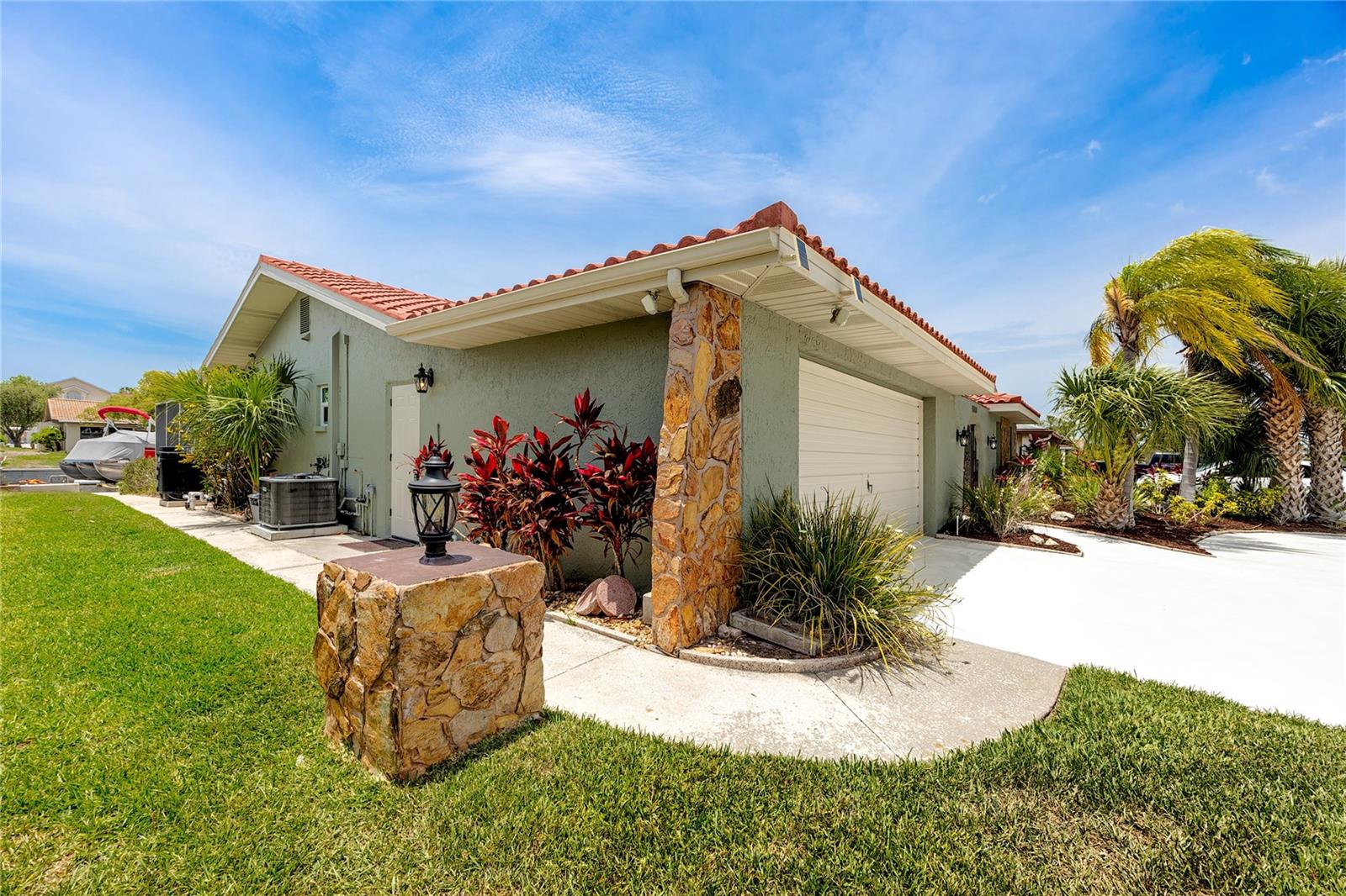 Listing photo id 1 for 9909 San Mateo Way