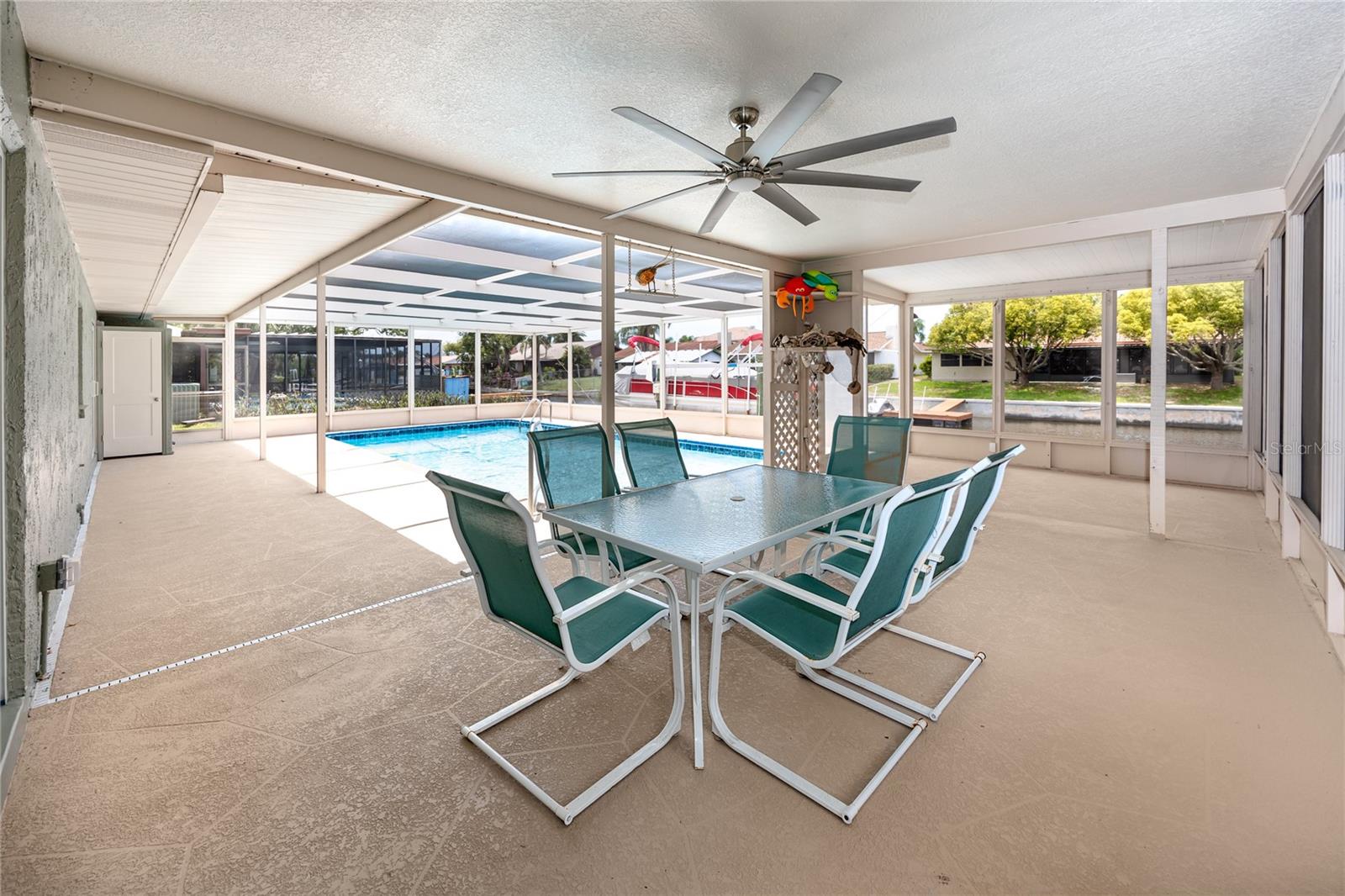 Listing photo id 31 for 9909 San Mateo Way