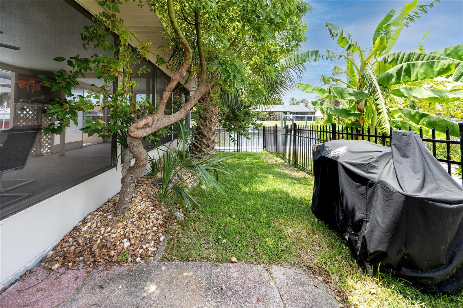 Listing photo id 32 for 9909 San Mateo Way