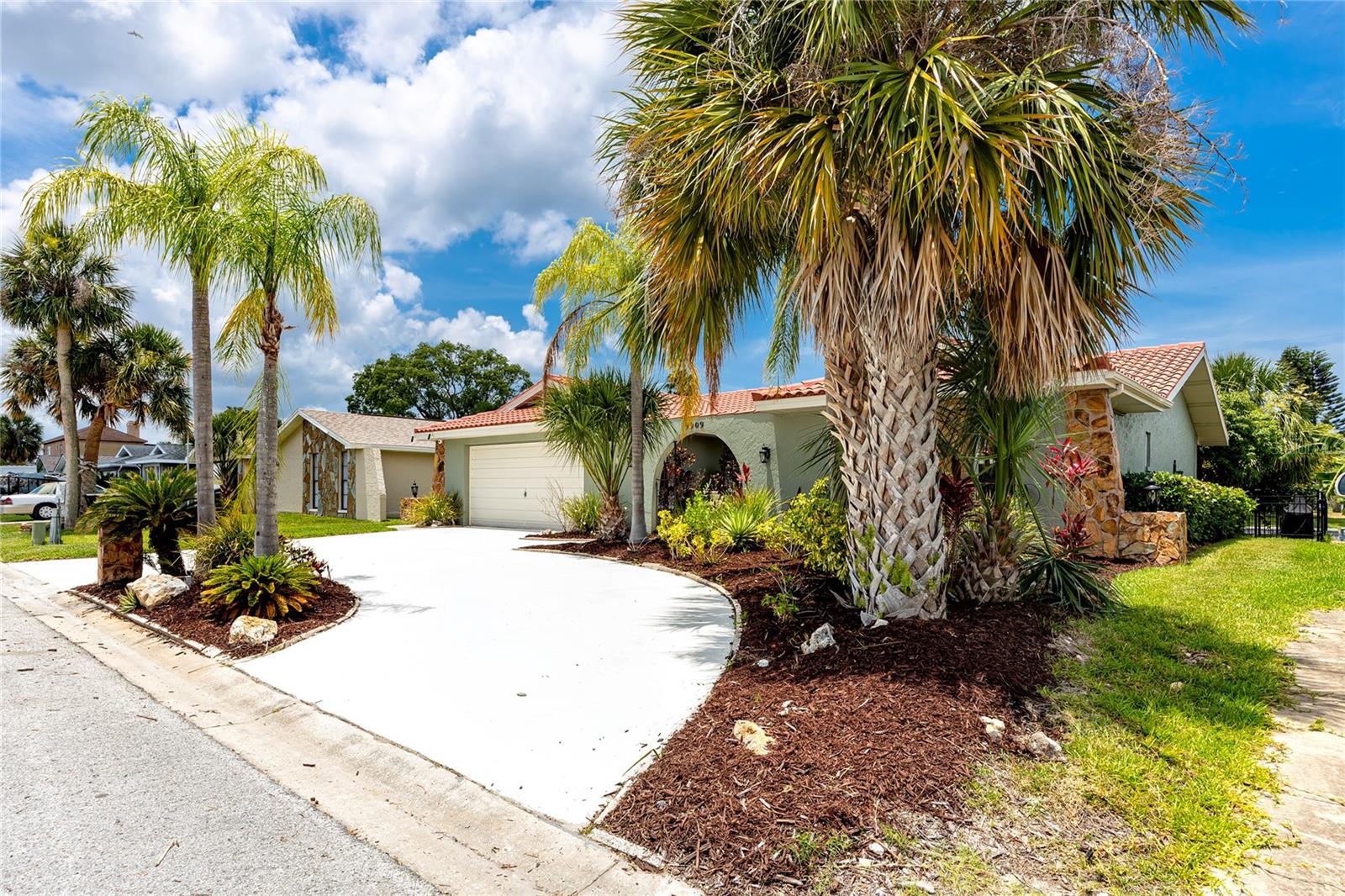 Listing photo id 2 for 9909 San Mateo Way