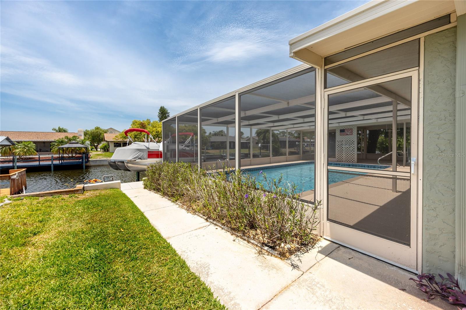 Listing photo id 39 for 9909 San Mateo Way