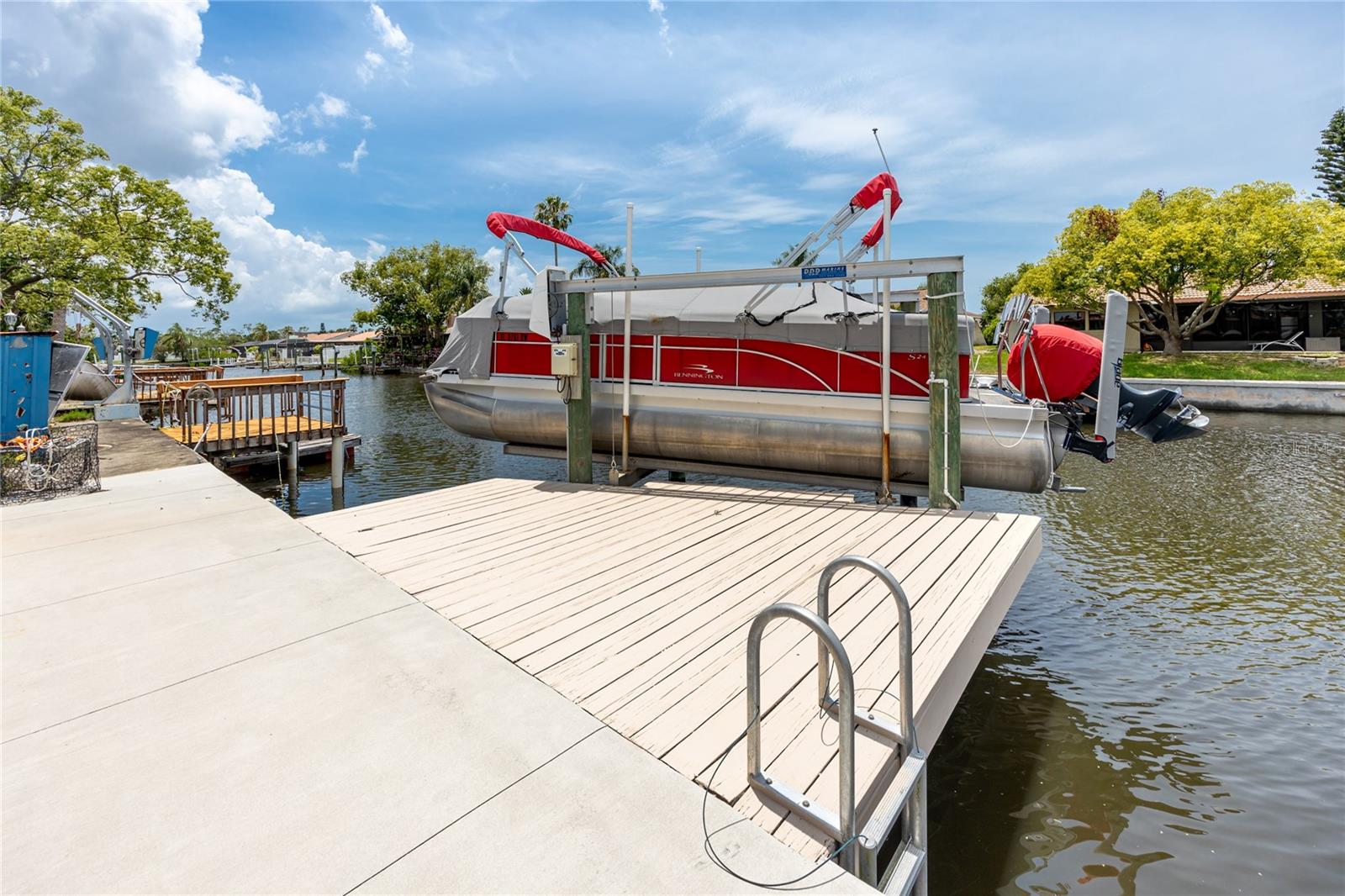Listing photo id 41 for 9909 San Mateo Way