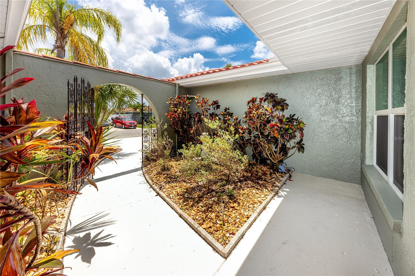 Listing photo id 5 for 9909 San Mateo Way