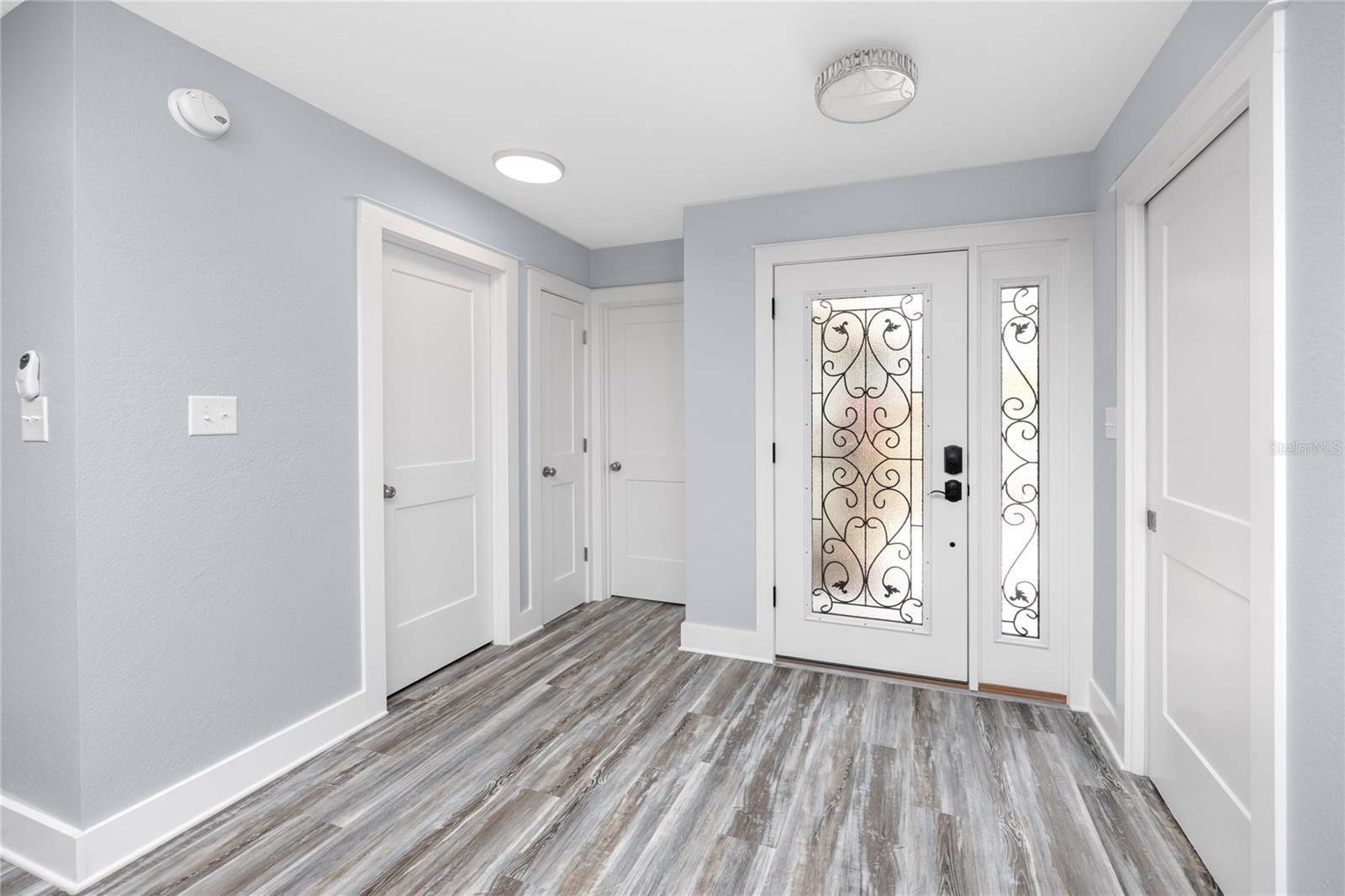 Listing photo id 6 for 9909 San Mateo Way