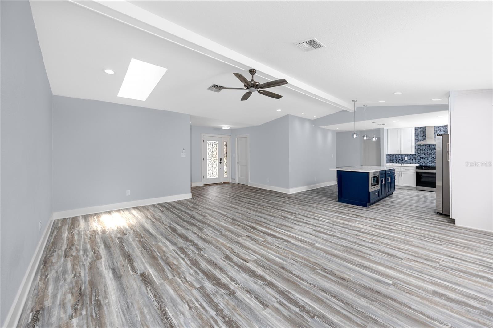 Listing photo id 7 for 9909 San Mateo Way