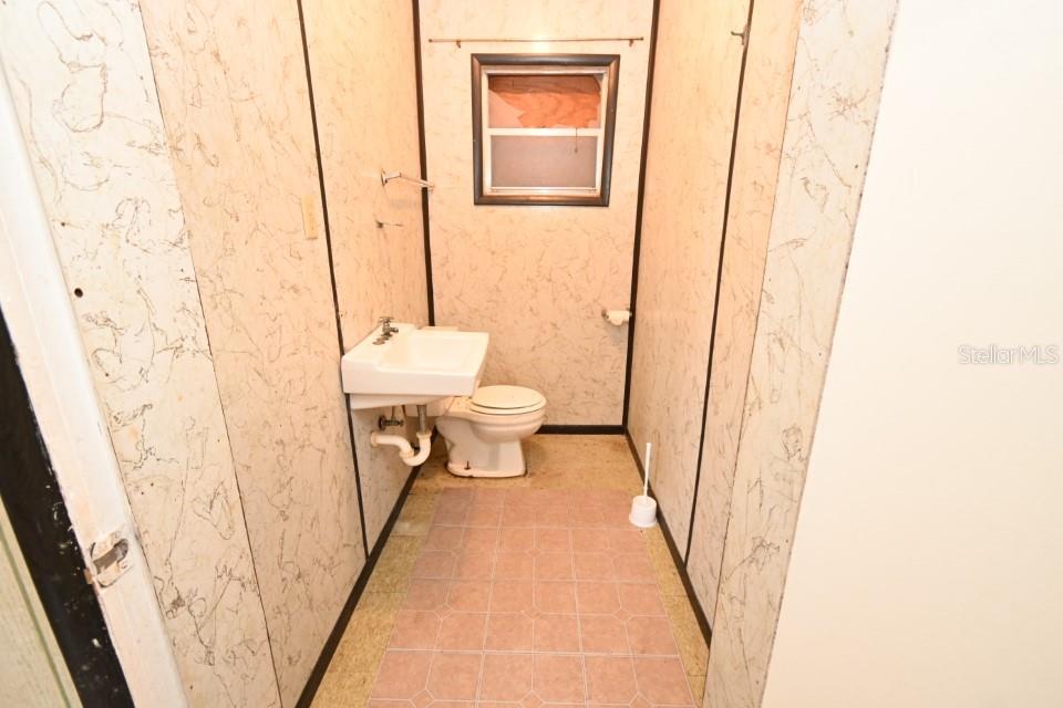 Image 24 of 38 For 14312 1st Street