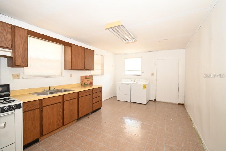 Image 25 of 38 For 14312 1st Street