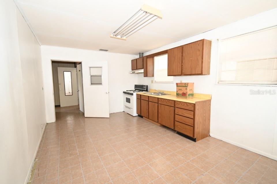 Image 26 of 38 For 14312 1st Street