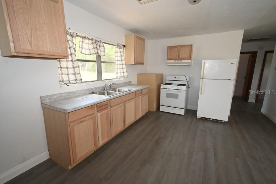 Image 6 of 38 For 14312 1st Street