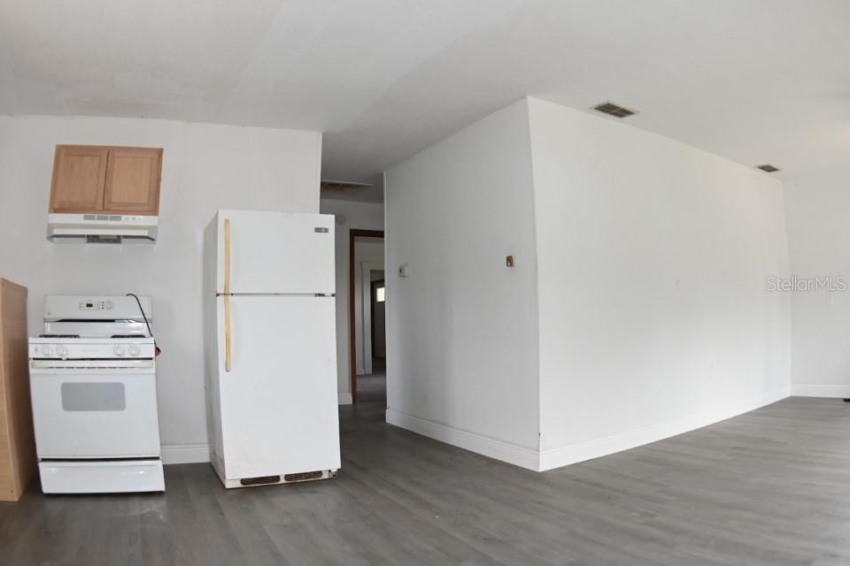 Image 8 of 38 For 14312 1st Street