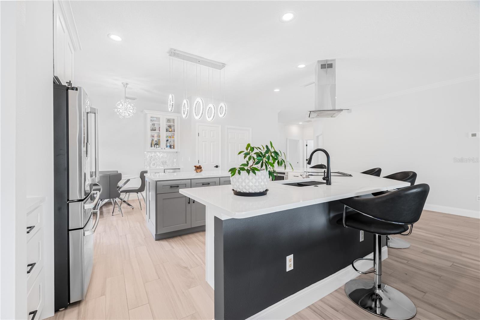 Listing photo id 9 for 18036 Java Isle Drive