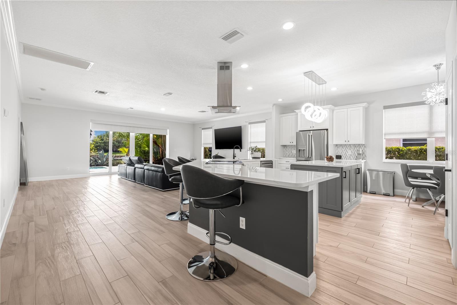 Listing photo id 10 for 18036 Java Isle Drive