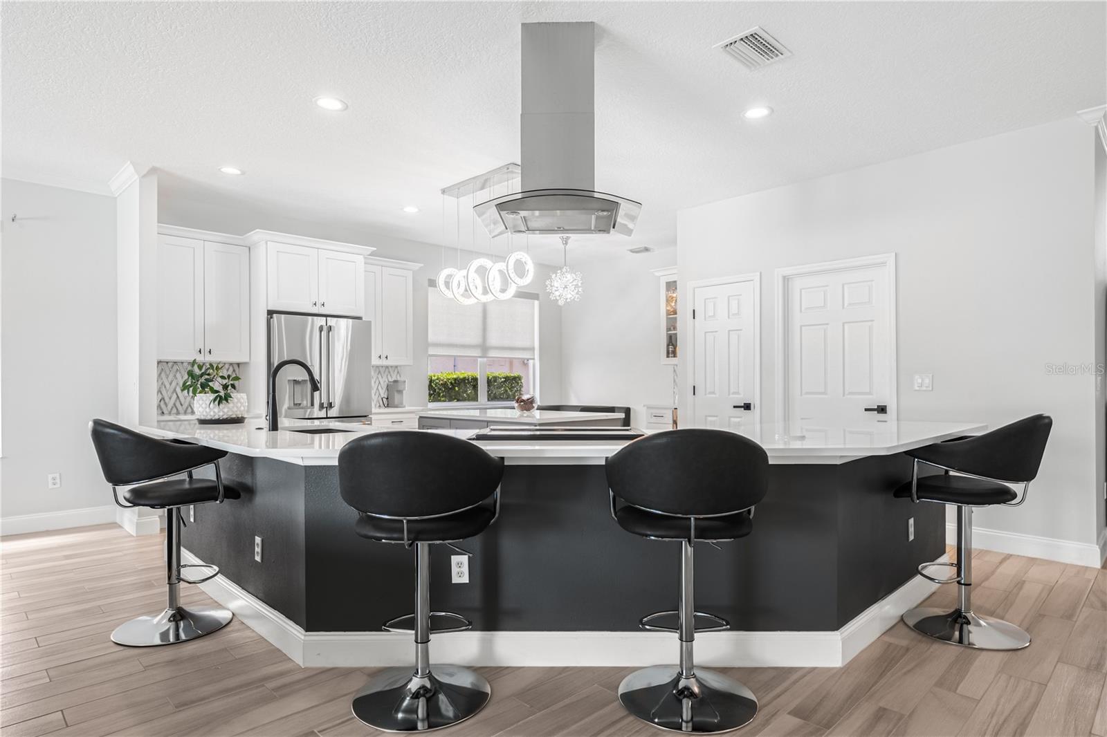 Listing photo id 11 for 18036 Java Isle Drive