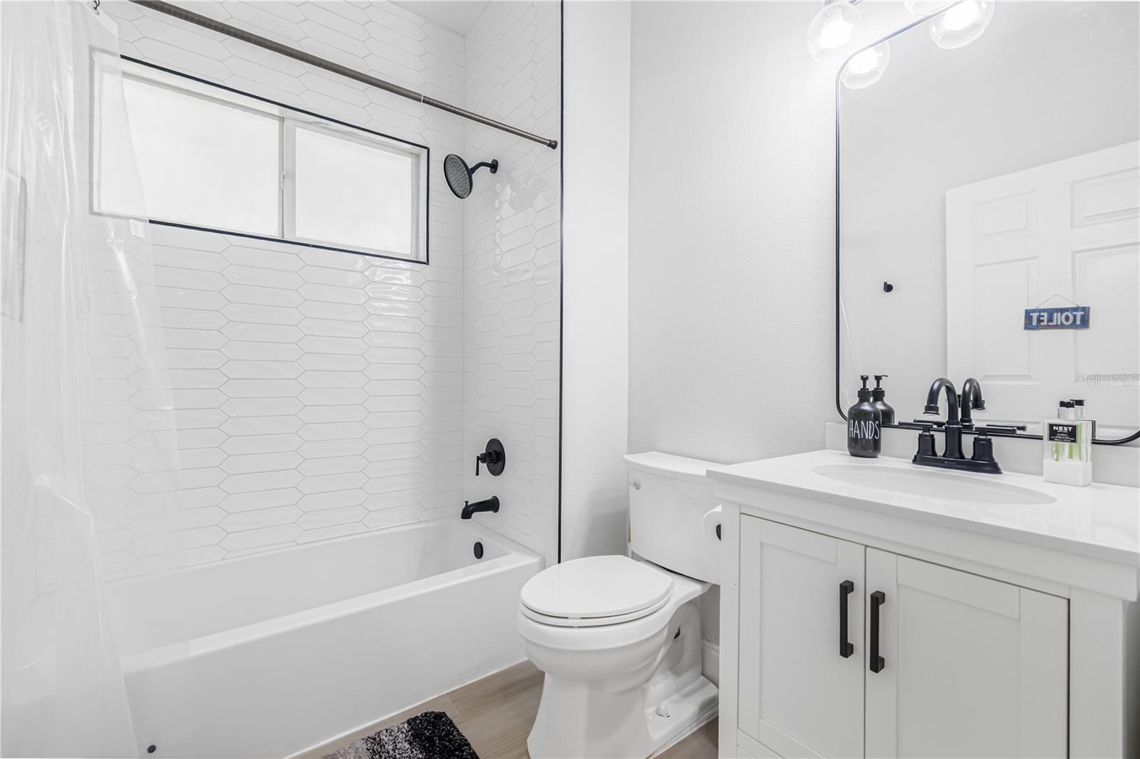 Listing photo id 18 for 18036 Java Isle Drive