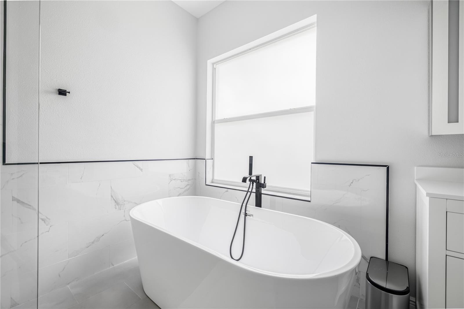 Listing photo id 21 for 18036 Java Isle Drive