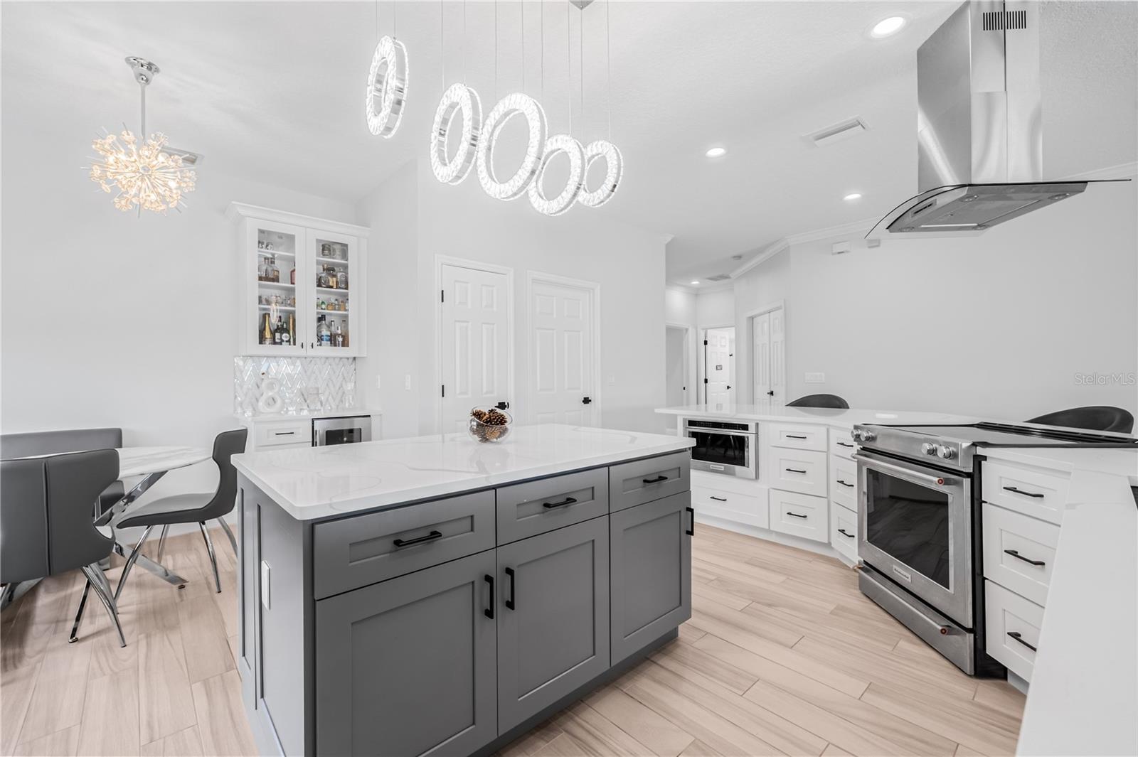 Listing photo id 5 for 18036 Java Isle Drive