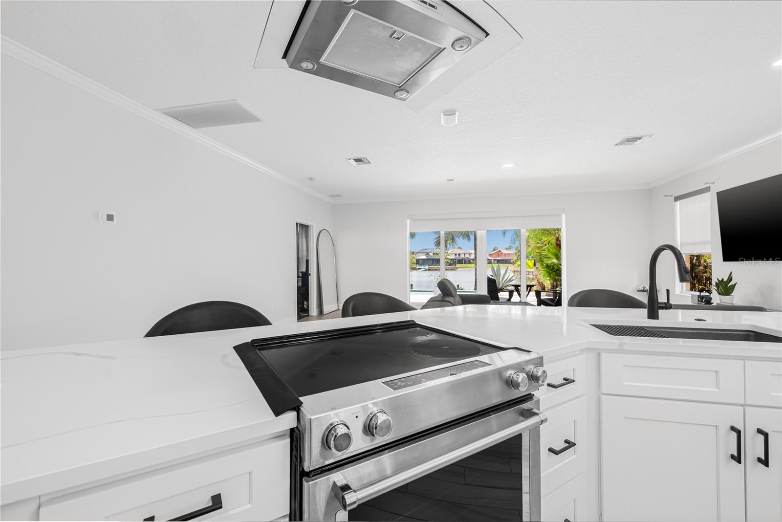 Listing photo id 7 for 18036 Java Isle Drive