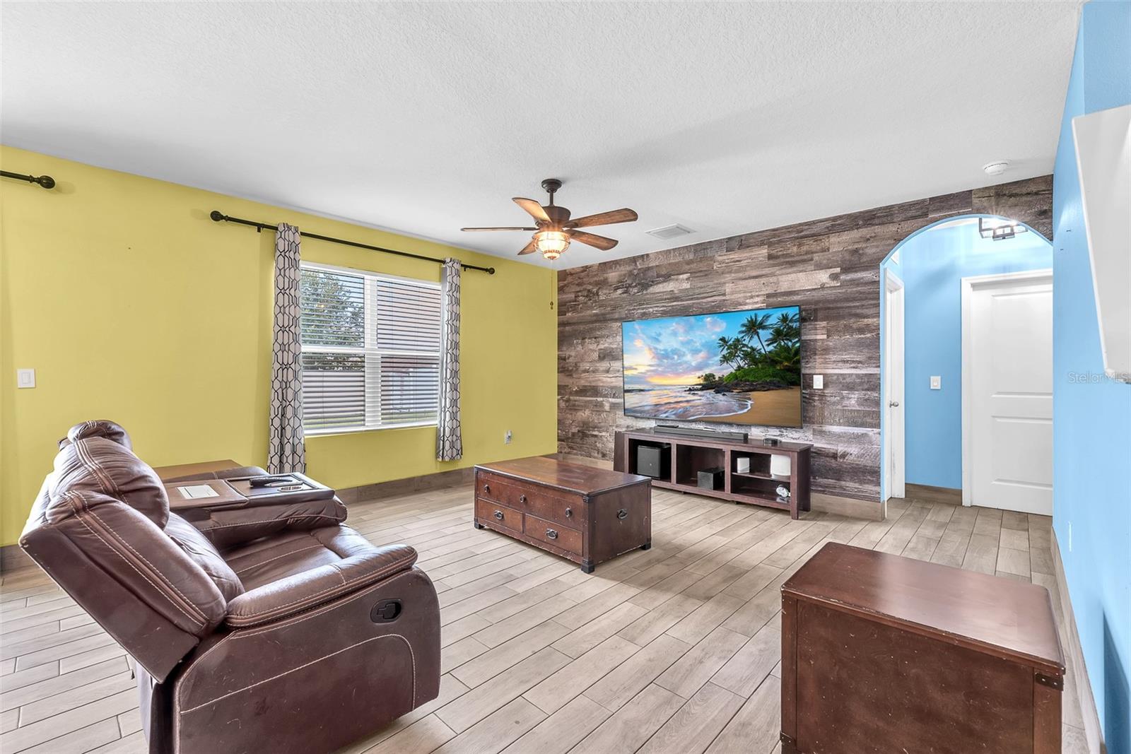 Listing photo id 8 for 14135 Arbor Pines Drive