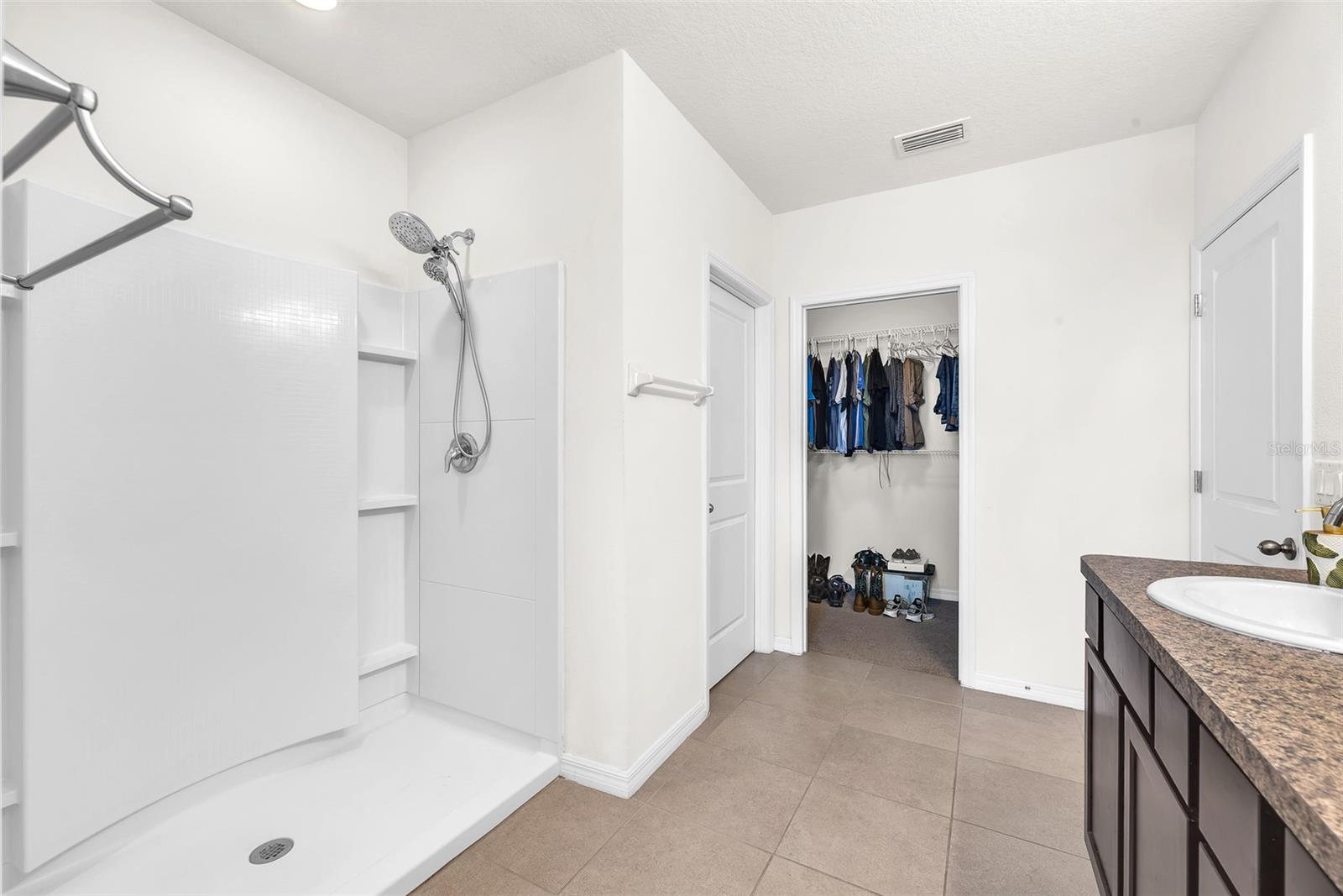 Listing photo id 15 for 14135 Arbor Pines Drive