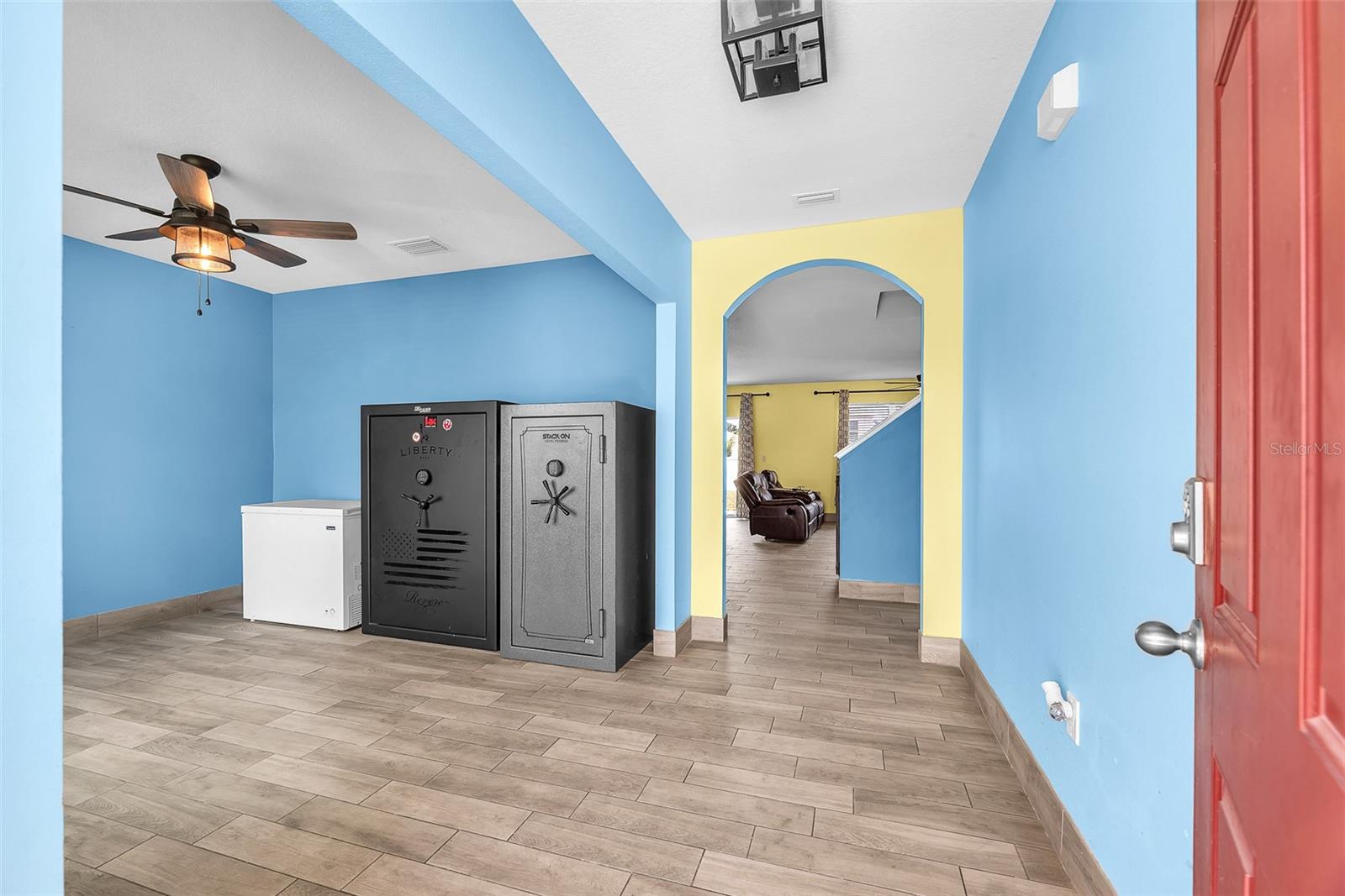 Listing photo id 2 for 14135 Arbor Pines Drive