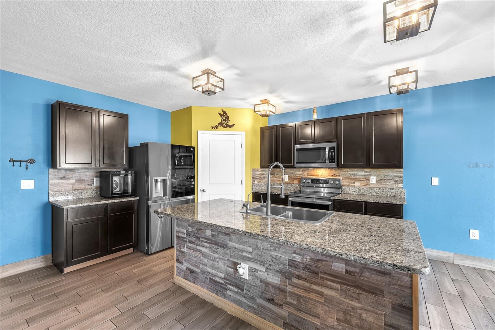 Listing photo id 5 for 14135 Arbor Pines Drive