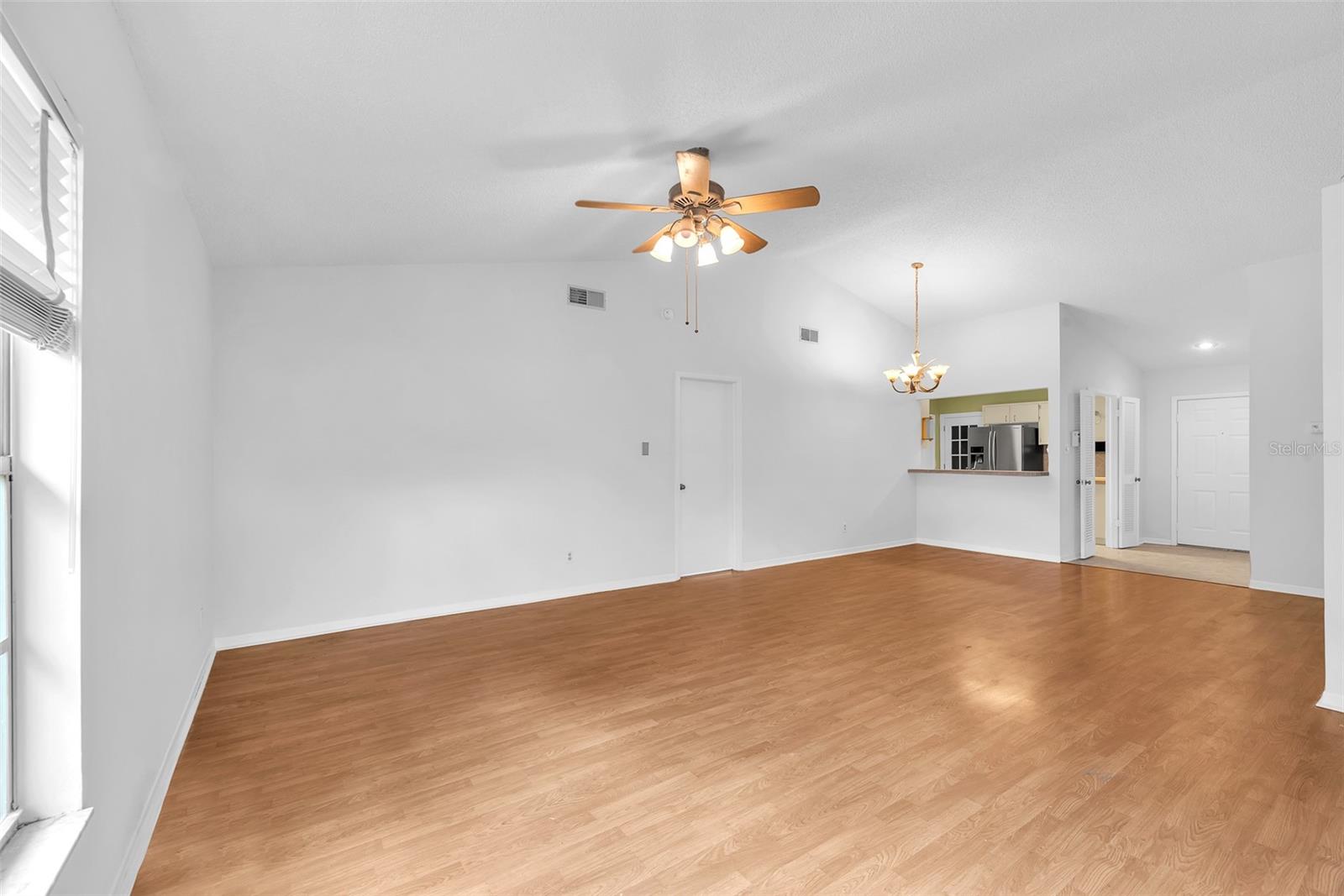 Listing photo id 10 for 11816 Cedarfield Drive