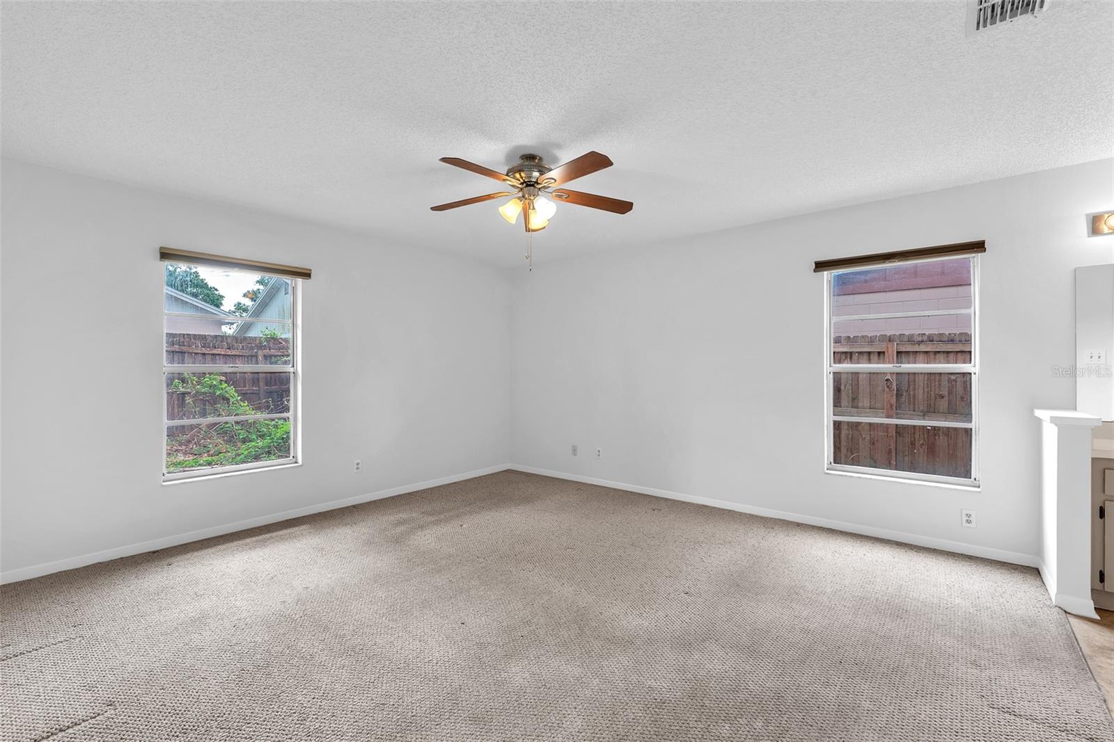 Listing photo id 11 for 11816 Cedarfield Drive