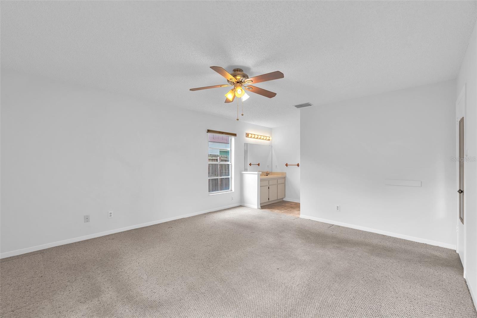 Listing photo id 12 for 11816 Cedarfield Drive