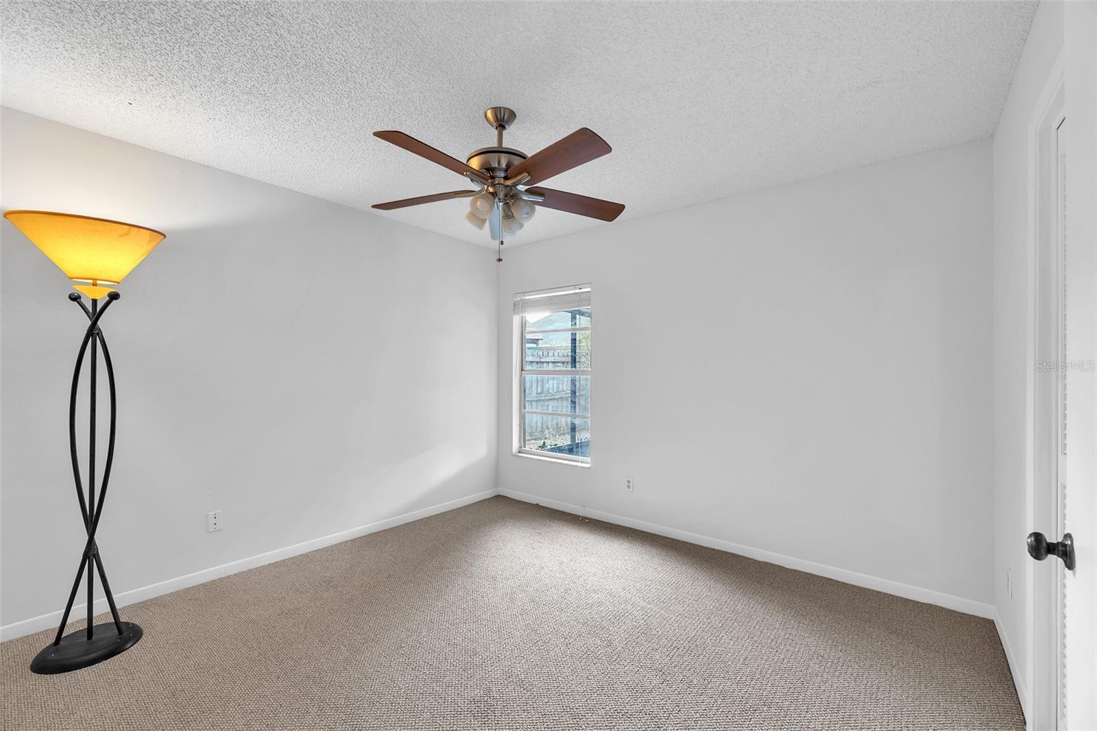 Listing photo id 15 for 11816 Cedarfield Drive