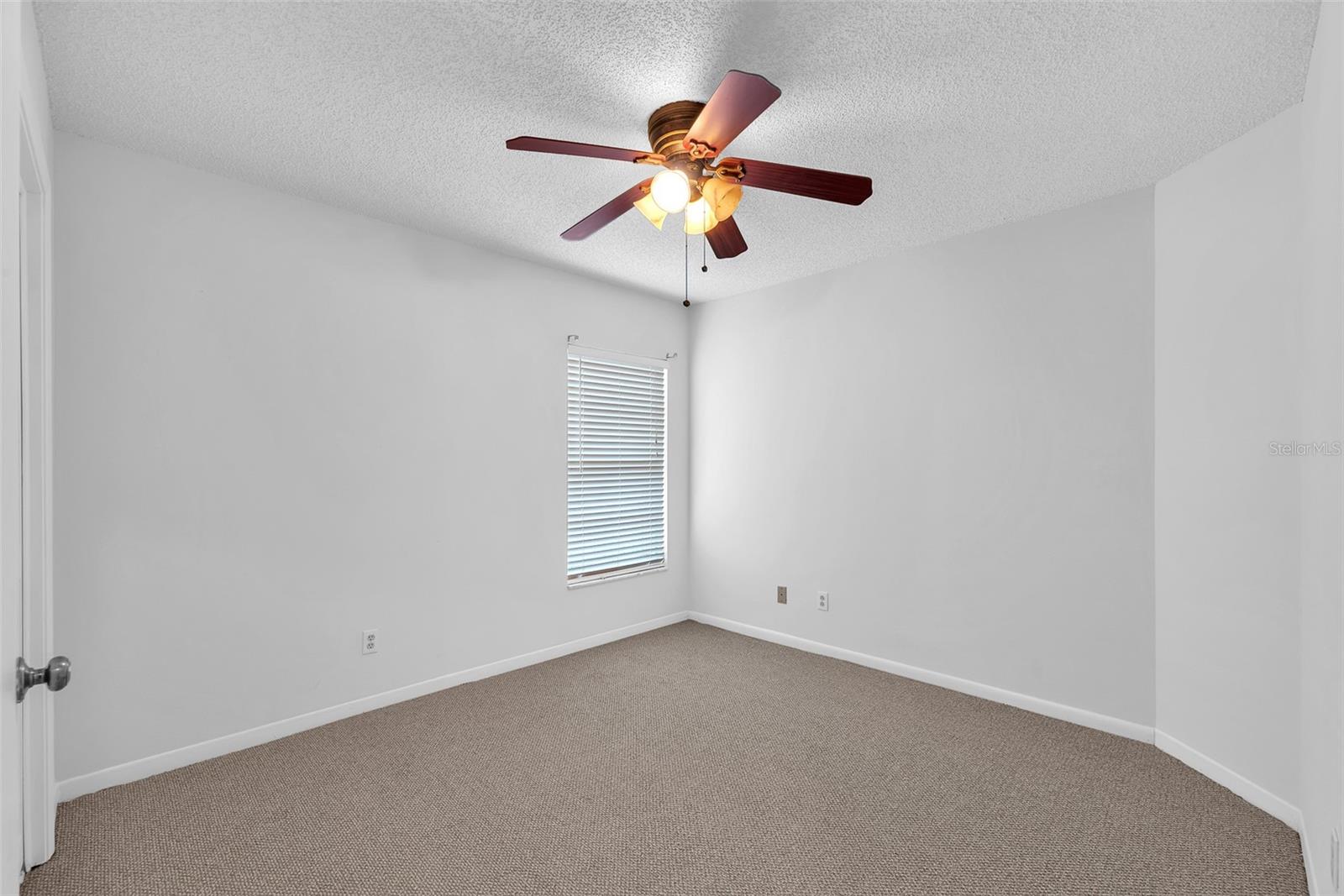 Listing photo id 16 for 11816 Cedarfield Drive