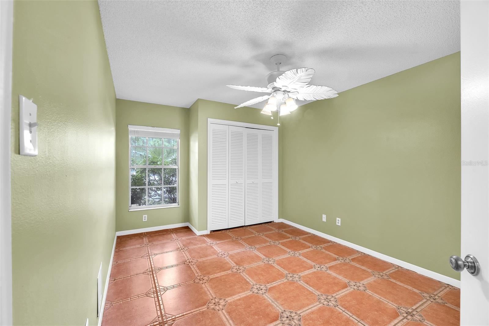 Listing photo id 17 for 11816 Cedarfield Drive