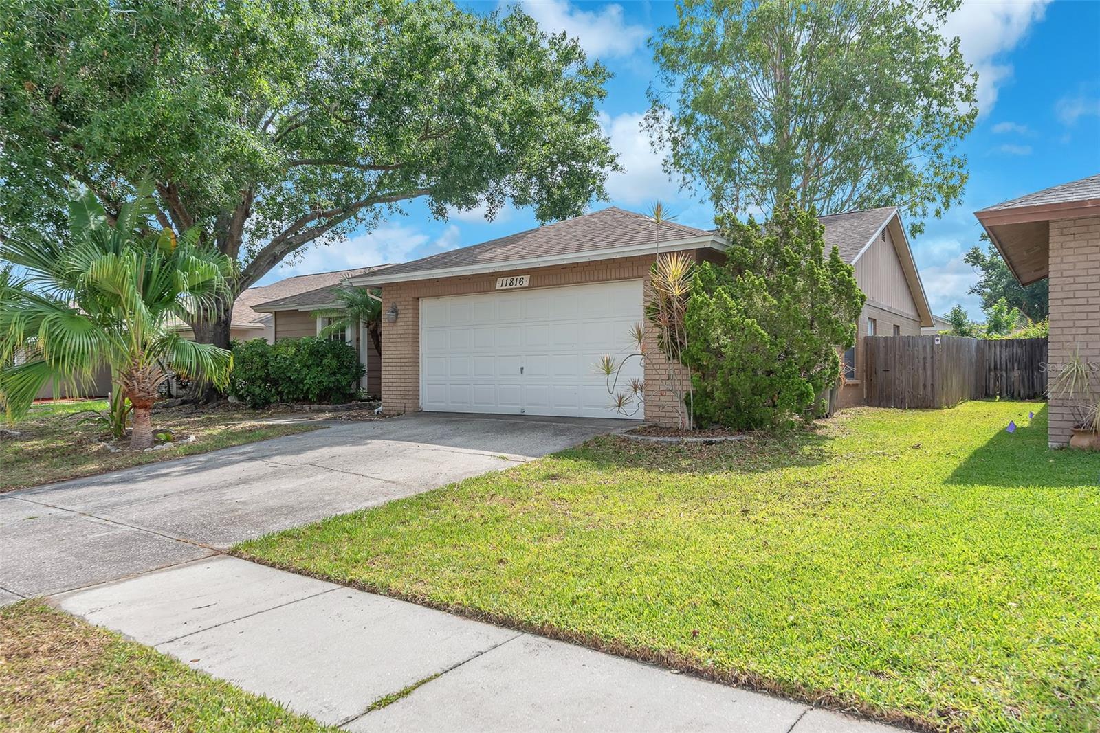 Listing photo id 0 for 11816 Cedarfield Drive